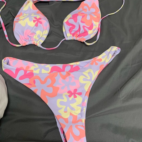 Bikini - Picture 4 of 4